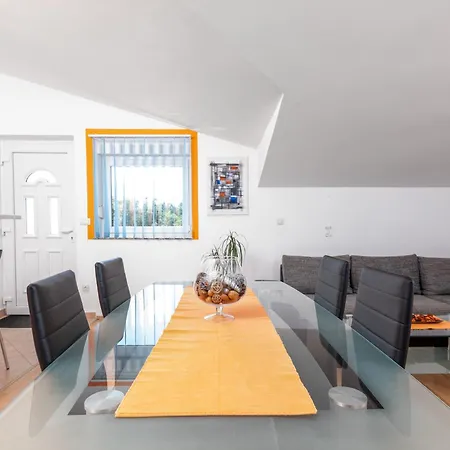 아파트 Tena & Ema Apartments