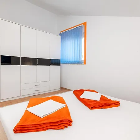 아파트 Tena & Ema Apartments