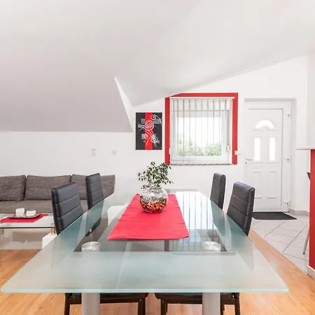 아파트 Tena & Ema Apartments *