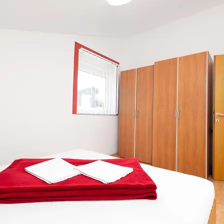 Tena & Ema Apartments Ližnjan