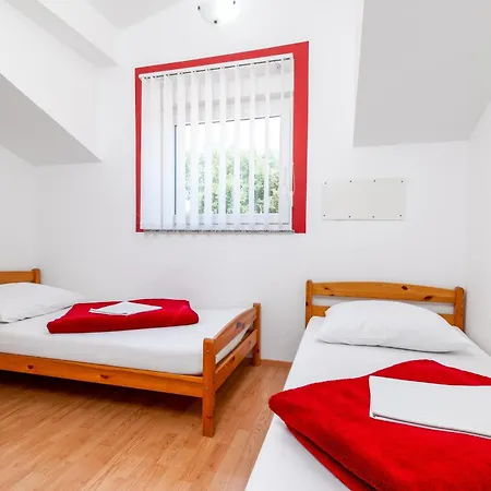 Tena & Ema Apartments 아파트